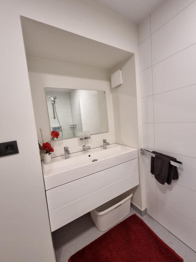 Susberg 3 Luxe Verblijf Met Zwembad En Sauna NeerNeerpelt Exterior photo
